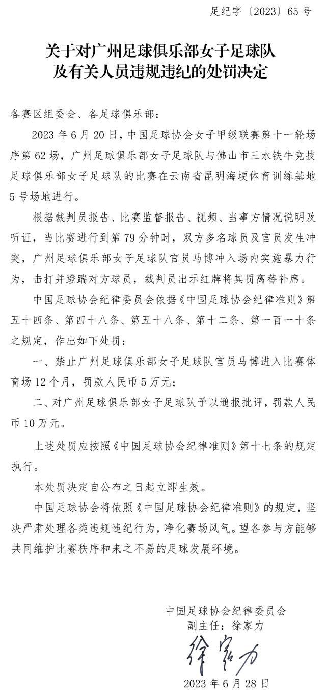 ”胡梅尔斯2008年以先租后买的方式从拜仁加盟多特，2016年3500万欧转会拜仁，2019年以3050万欧转会费回归多特。